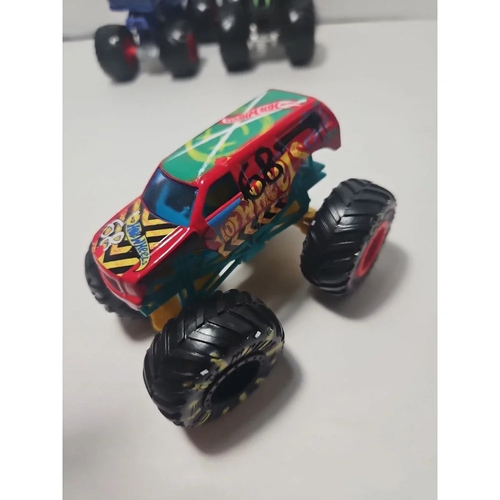 Hot Wheels Monster Jam Truck HW Demo Derby 1:64 Diecast Truck Superman Twin Mill